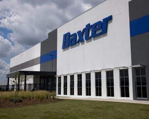 Baxter International Stock Jumps After Earnings Beat, But Novum Pump Risk Still Hangs Over 2026