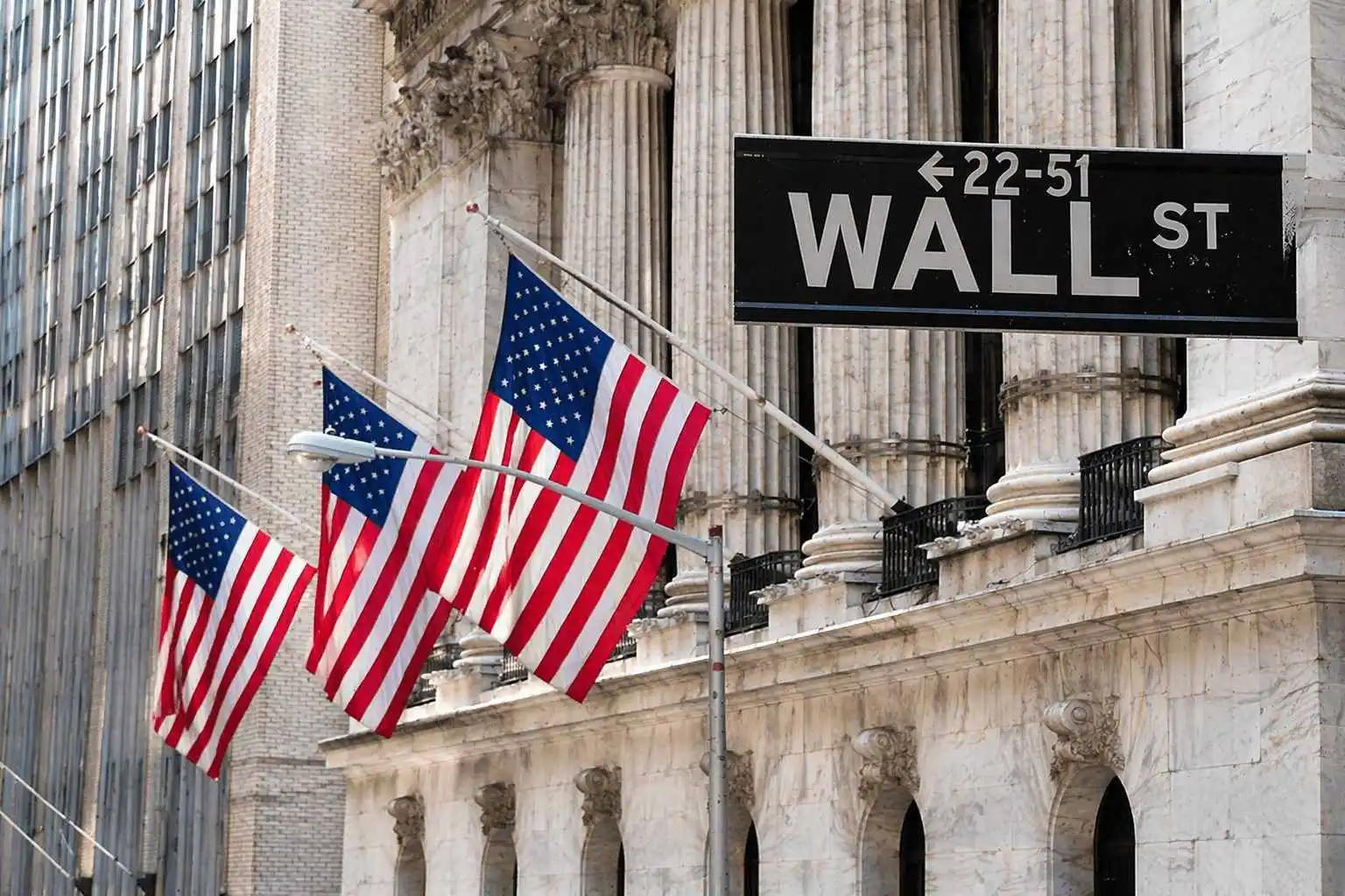Dow Futures Drop as Oil Shock Threatens Big Tech’s AI Rally