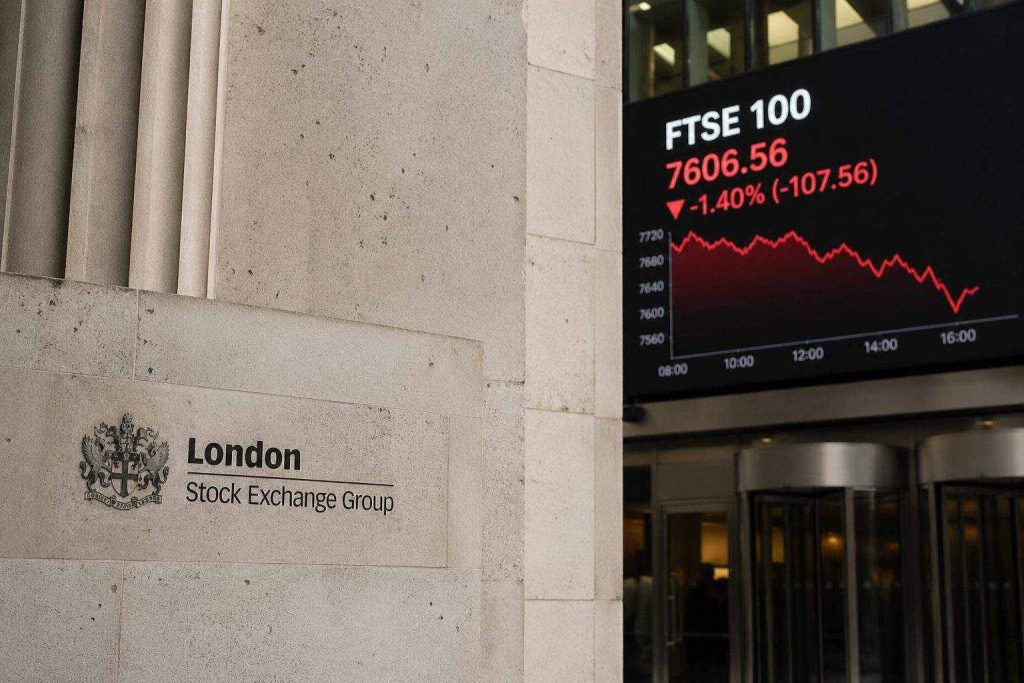 FTSE 100 Falls Today as AstraZeneca and GSK Drag London Stocks Lower