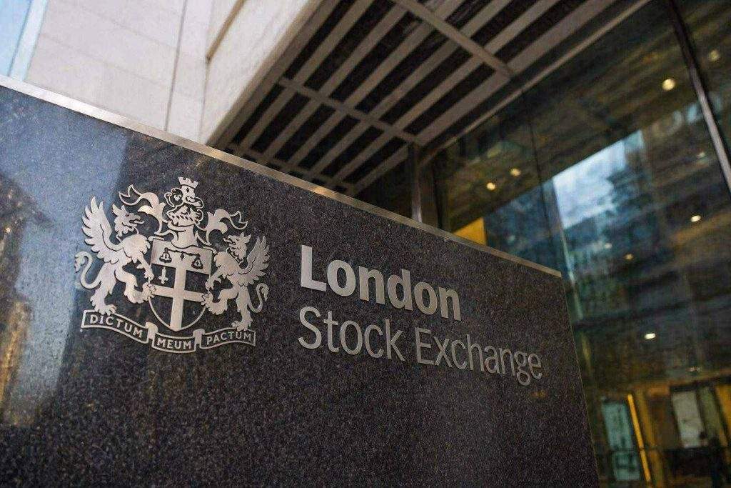 FTSE 100 Falls Today as Oil Surge and Trump Tariff Threat Shake London Stocks