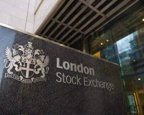 FTSE 100 Falls Today as Oil Surge and Trump Tariff Threat Shake London Stocks