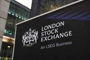 FTSE 100 Today: Why London Stocks Are Stuck Near 10,500 as Inflation Bites
