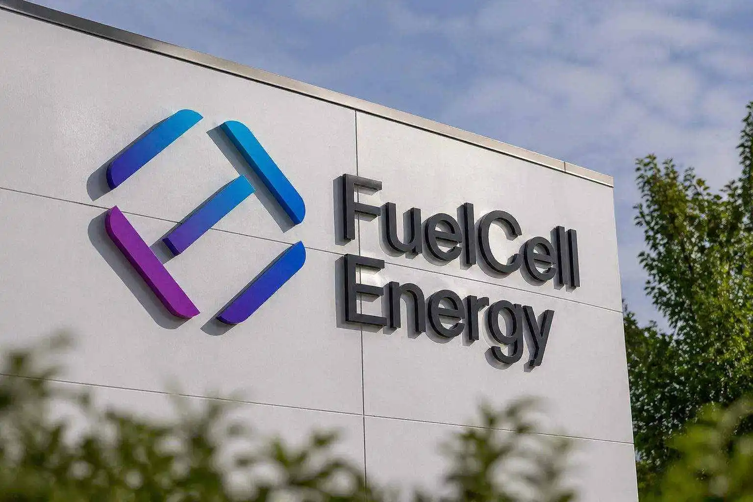 FuelCell Energy Stock Hits 52-Week High as AI Data Center Power Bets Lift FCEL