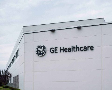 GE HealthCare Technologies Inc. Stock Sinks as Tariffs and Chip Costs Force Profit Cut