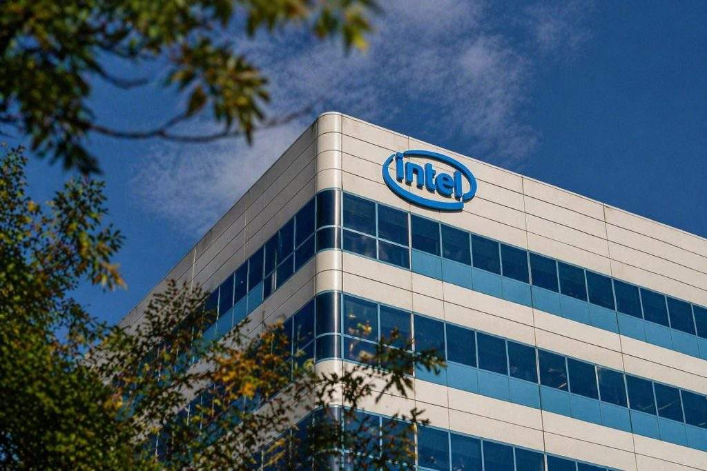 Intel Stock Hits Highest Since 2000 as Turnaround Rally Faces Earnings Test