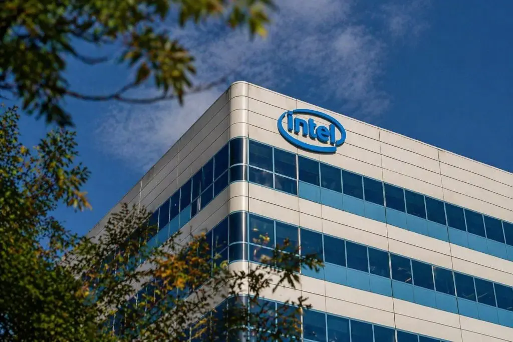 Intel Stock Hits Highest Since 2000 as Turnaround Rally Faces Earnings Test