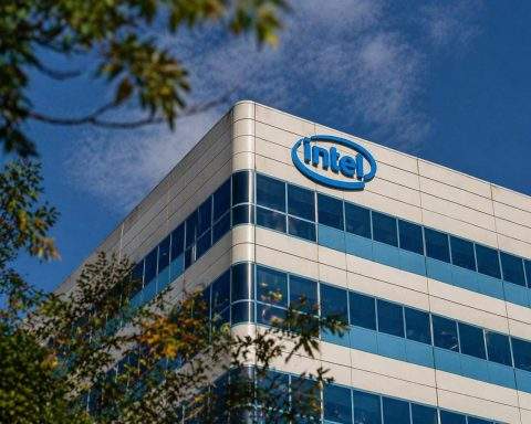 Intel Stock Hits Highest Since 2000 as Turnaround Rally Faces Earnings Test