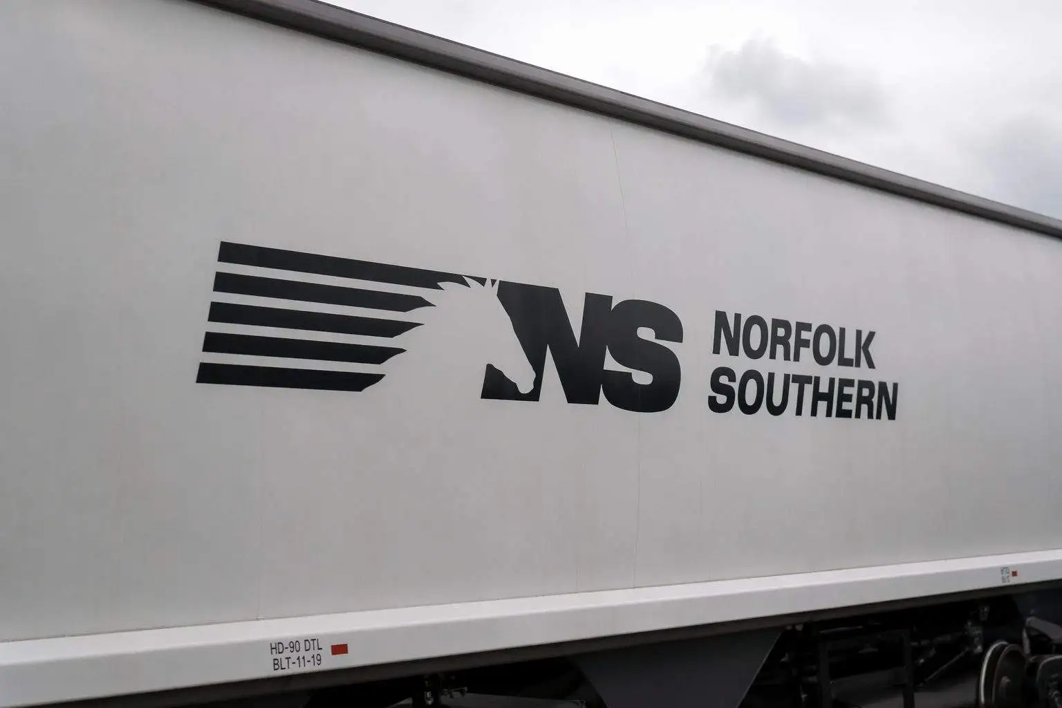 Norfolk Southern Stock Slips as Fuel Shock Puts Its Profit Story to the Test