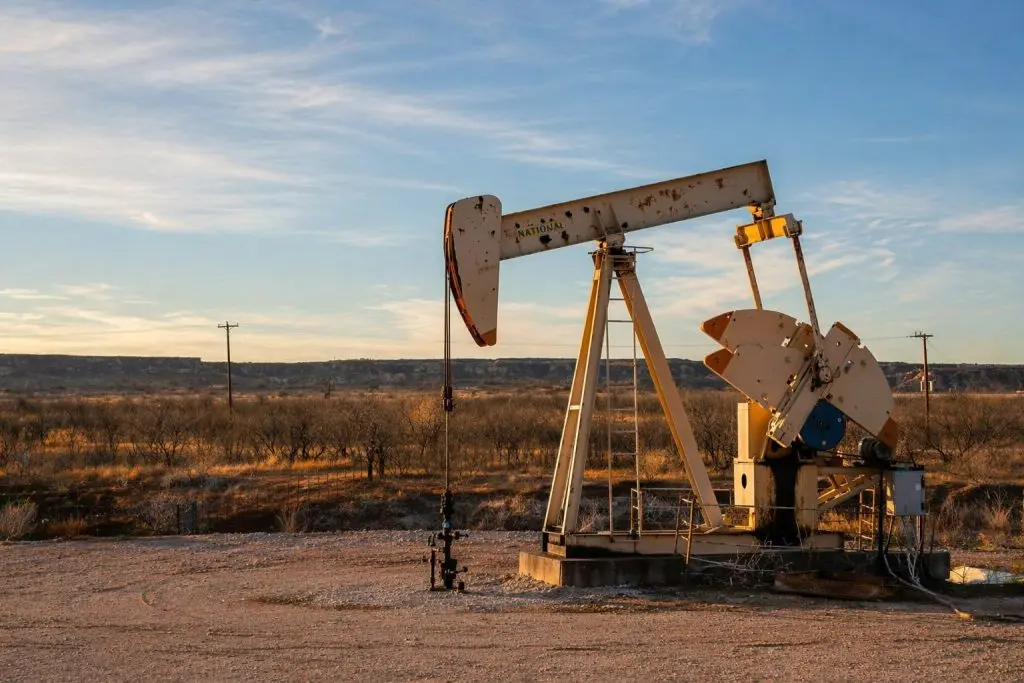 Oil Prices Plunge, Dow Jones Jumps After Iran Reopens Strait of Hormuz (Reuters)