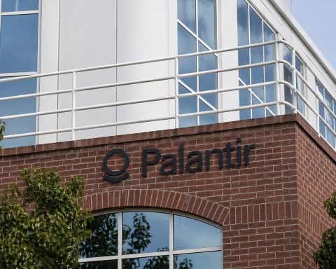 Palantir Stock Faces a May 4 Earnings Test as Wall Street Sees Upside but Political Heat Builds
