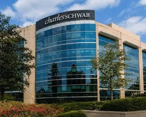 SCHD ETF Nears Highs as Dividend Trade Revives and Early Investors Reach 12.5% Yield on Cost