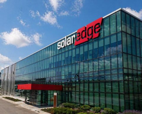 SolarEdge Stock Jumps as Bigger Battery Bet Puts Its Turnaround to the Test