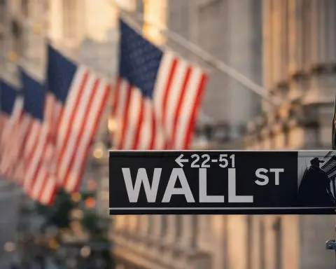 Stock Market Today: Dow Futures Edge Up, Oil Swings as Trump’s Iran Threats Keep Wall Street on Edge