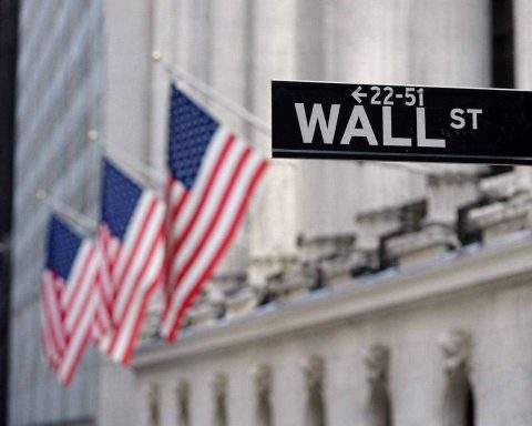 US Stock Market Today: Dow Slides as Fed Decision and Big Tech Earnings Put AI Rally to the Test