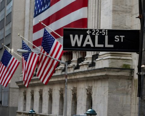 US Stock Market Today: Futures Rise Before GDP as Big Tech Earnings Split Wall Street