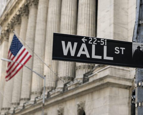 US Stock Market Today: Nasdaq Slides as AI Selloff Hits Nvidia, Fed and Oil Risks Loom