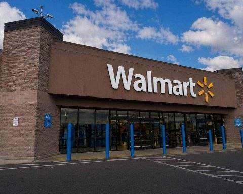 Walmart’s $6.4 Billion Ad Edge Over Costco Is Suddenly the Stock Fight to Watch
