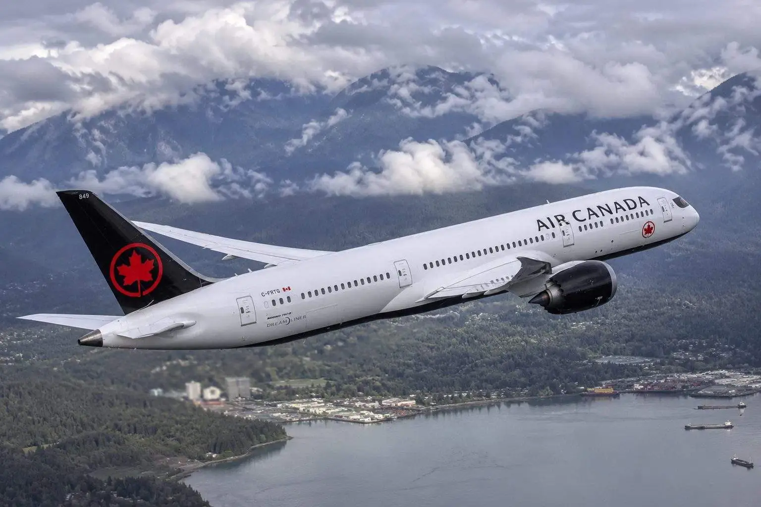 Air Canada Cuts Four U.S. Summer Routes Early as Jet-Fuel Shock Hits Travelers