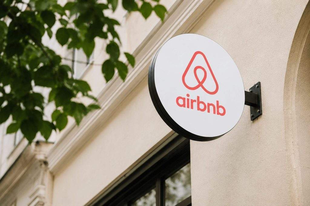 Airbnb Q1 Earnings: 2026 Revenue Outlook Raised as Bookings Jump, But Middle East War Hits Travel