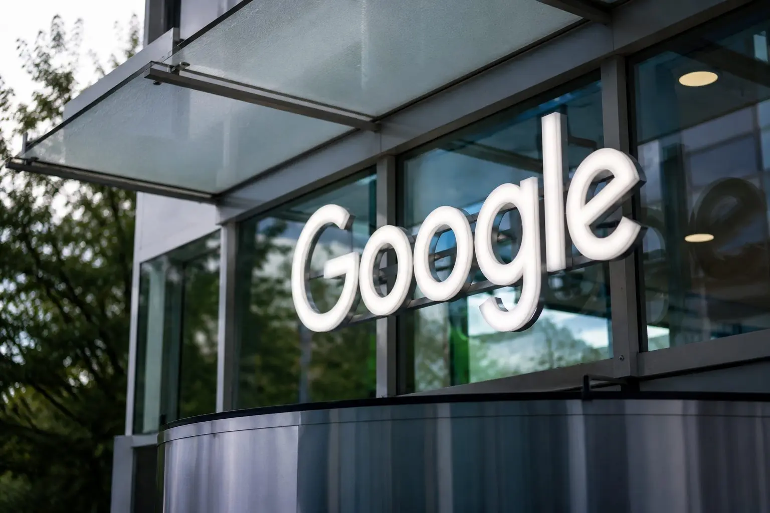 Alphabet Stock Faces $4.8 Trillion Pressure After Ackman Exit, AI Bonds, Google I/O