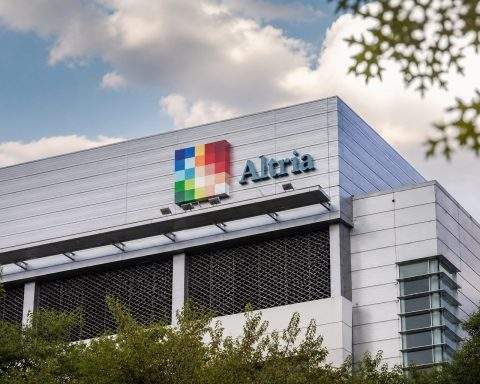 Altria Stock Slides Again as Pouch Rivalry Clouds the Marlboro Maker’s Rally