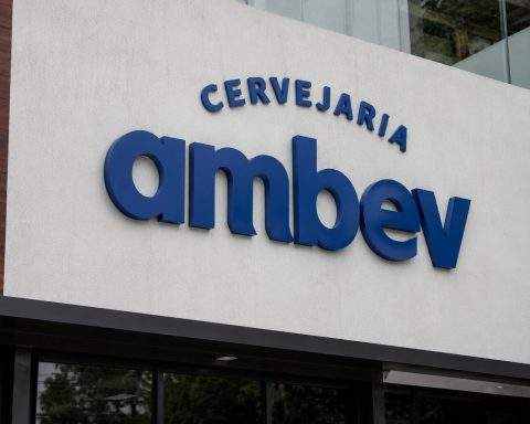 Ambev Shares Slip After Goldman Flags Beer Rally Risk