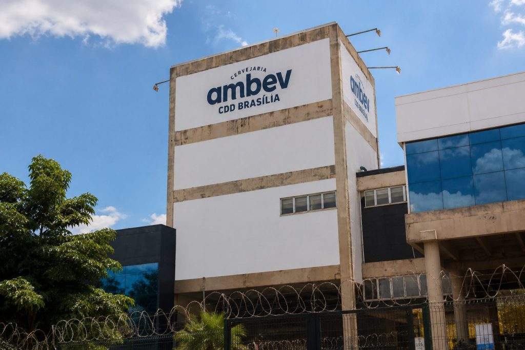Ambev Shares Trade Close to 2018 Peaks as Analyst Dispute Heats Up