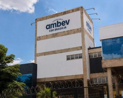 Ambev Shares Trade Close to 2018 Peaks as Analyst Dispute Heats Up