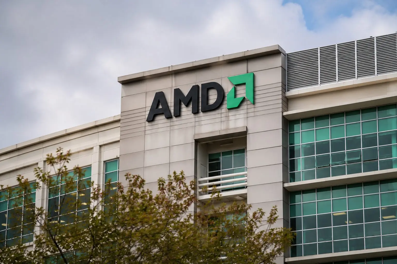 AMD Tops $500, Next Test for AI Chips Trade