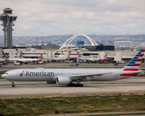 Smoke scare reported on American Airlines Flight 5318 at Kansas City tarmac