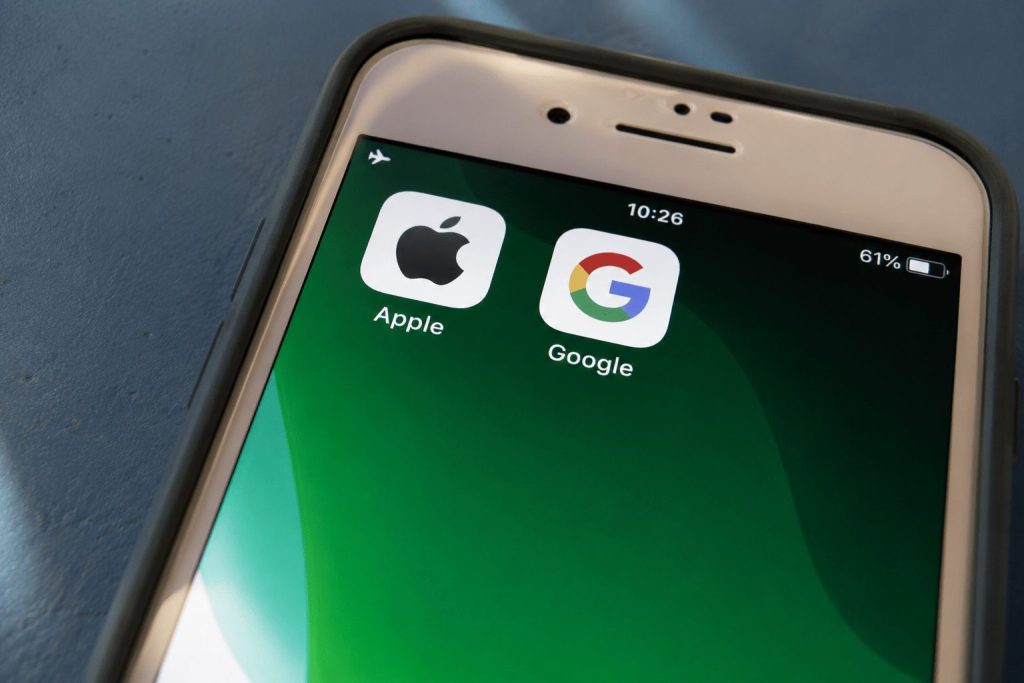 Apple Backs Google in EU AI Fight as iPhone Rules Loom