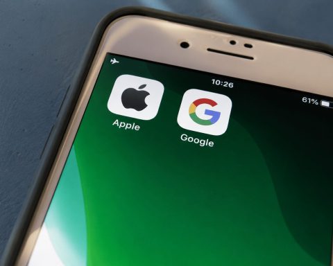 Apple Backs Google in EU AI Fight as iPhone Rules Loom