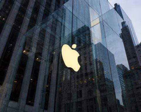 Apple Inc’s $4.4 Trillion Fight: EU AI Rules, China Talks and a Stock Near $300
