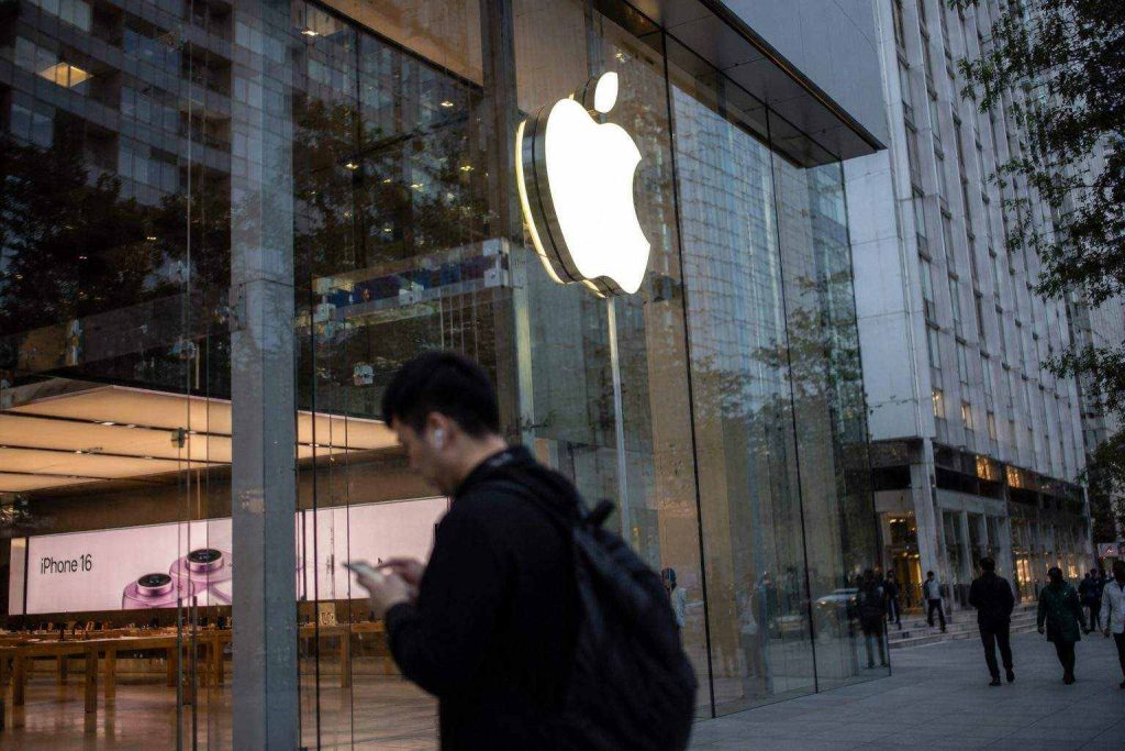 Apple Stock Falls After $300 Test: Why AAPL’s OpenAI Risk Is Back