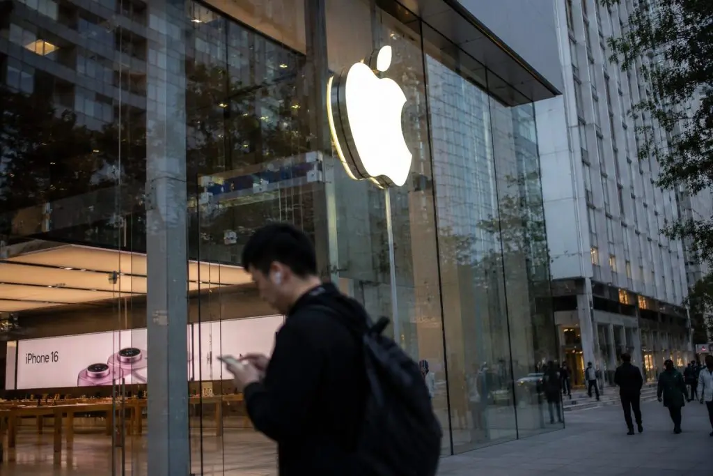 Apple Stock Falls After $300 Test: Why AAPL’s OpenAI Risk Is Back