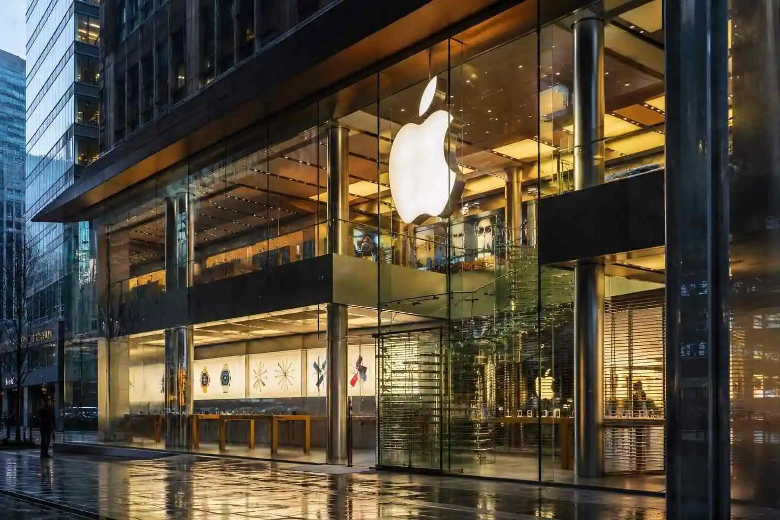 Apple Stock Week Ahead: AAPL Rally Faces CPI, AI and Intel Chip Deal Test