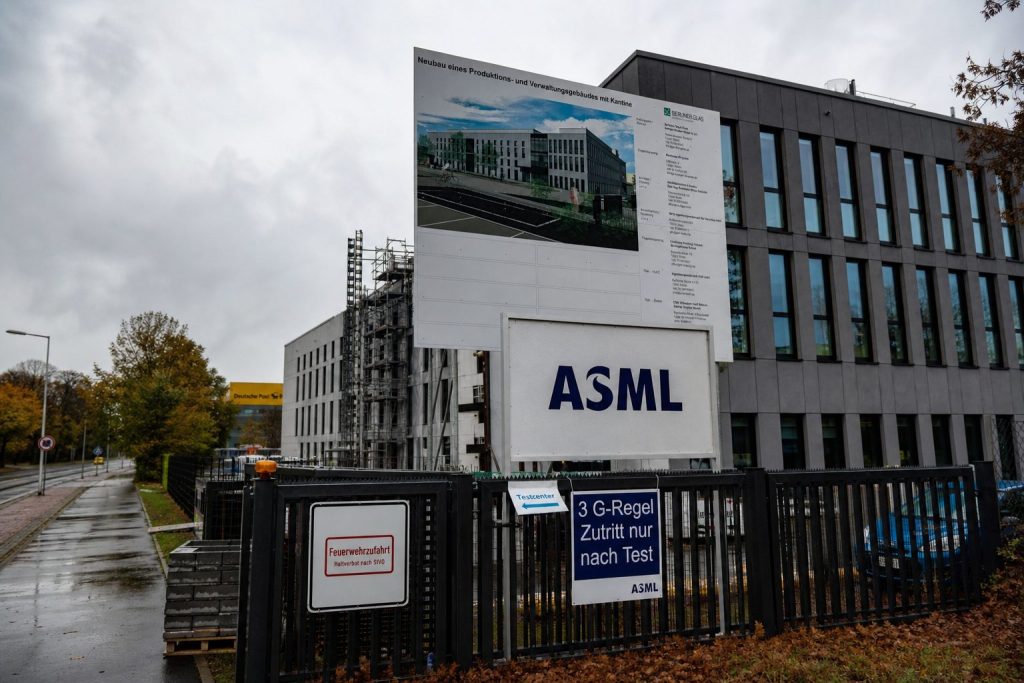 ASML Stock Slips After AI Surge as China Risk Tests 2026 Forecast