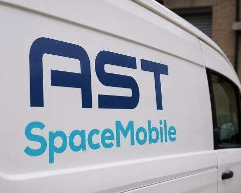 AST SpaceMobile Stock Faces Big Monday Test After FCC Win, BlueBird Setback