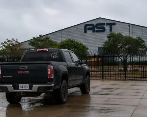 AST SpaceMobile climbs this week; SpaceX connection remains