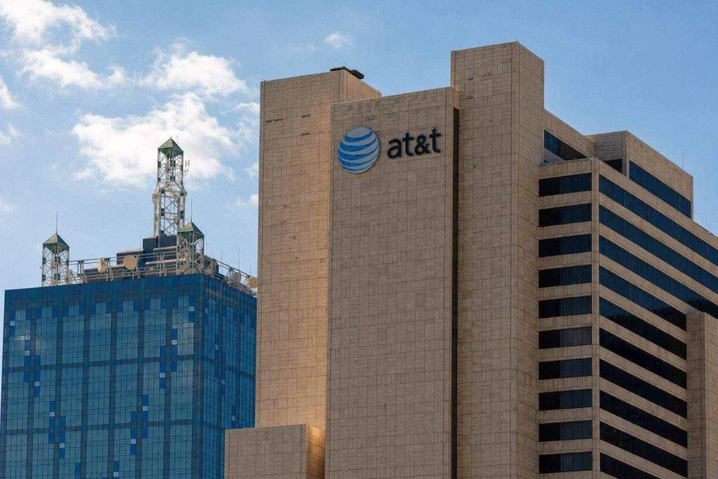 AT&T, Verizon, T-Mobile Rally Against Dead Zones With Uncommon Satellite Move, Eye Starlink Push