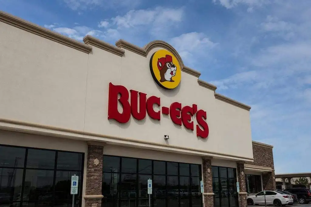 Buc-ee’s Gas Pump Rule Sparks Backlash as Gift Card and Parking Crackdown Hits Drivers
