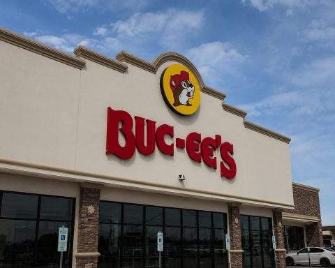 Buc-ee’s Gas Pump Rule Sparks Backlash as Gift Card and Parking Crackdown Hits Drivers