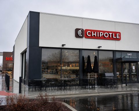 Chipotle Stock Faces a New Test as $2.50 Tacos Chase Afternoon Diners