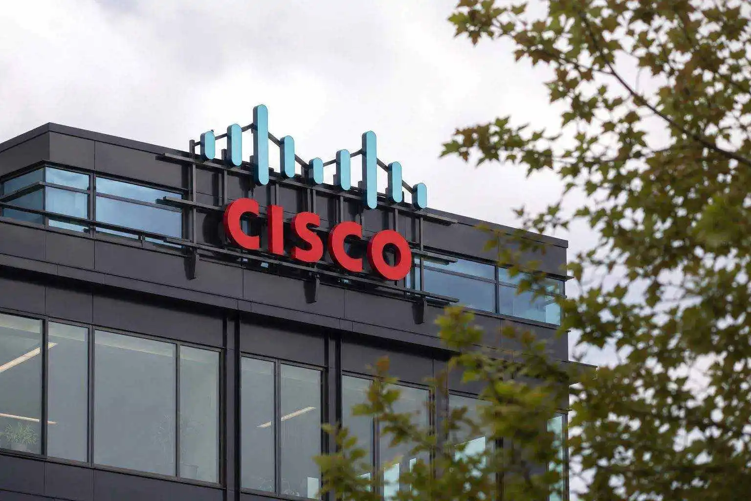 Cisco Stock Surges as AI Orders Boom and Nearly 4,000 Jobs Face Cuts