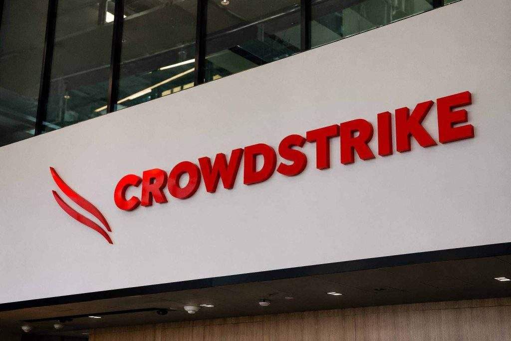 CrowdStrike Holdings Stock Jumps 8% as AI Cybersecurity Rally Meets CEO Share Sale
