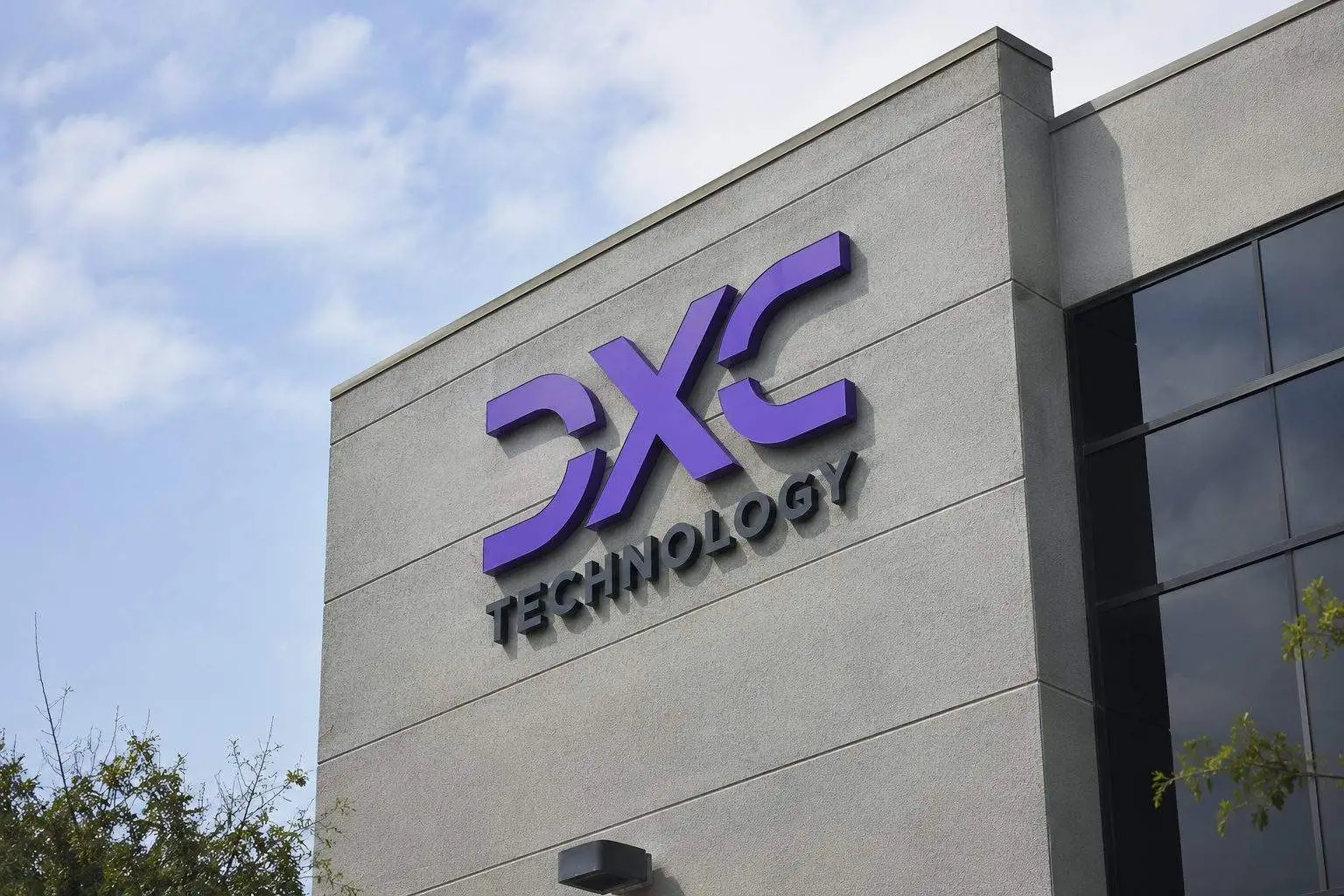 DXC Technology Stock Plunges After Earnings as 2027 Outlook Clouds AI Turnaround