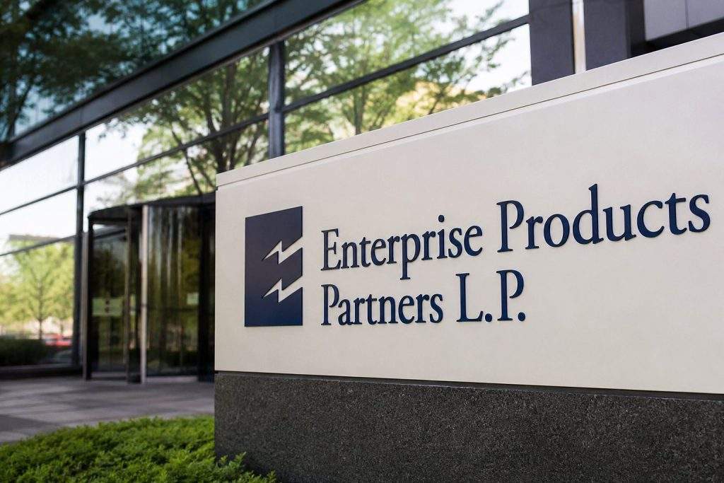 Enterprise Products Partners Stock Slides as Fresh 10-Q Puts Revenue Drop Against Payout