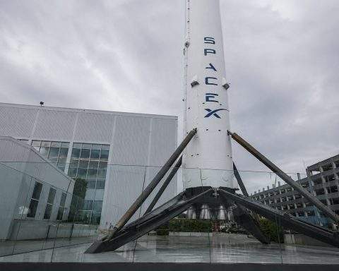 Possible SpaceX IPO May Mean Big Windfall for Musk Associate, Raises Questions for Valor