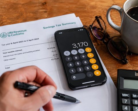 HMRC Savings Tax Error: The Pay-Code Mistake That Could Be Cutting UK Take-Home Pay