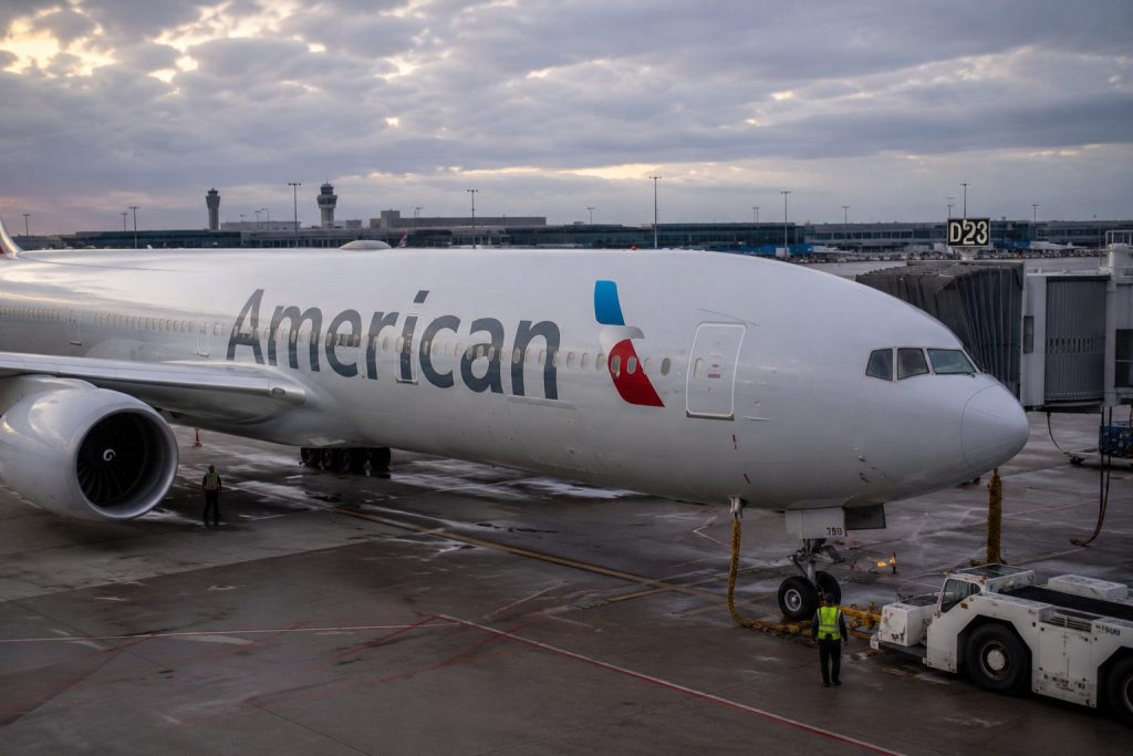 American Airlines Stock Rises as Oil Falls, Traders Track Fuel Prices